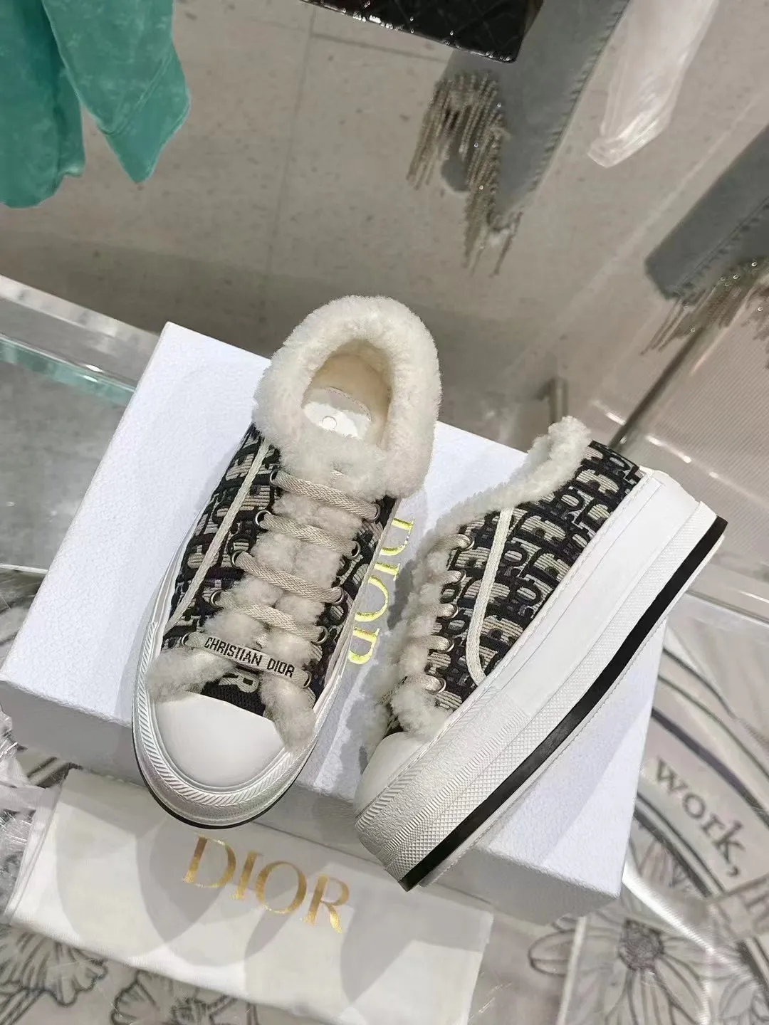 👟👟Ex-factory price 640👟👟——Dior Dior embroidered thick-soled wool casual shoes, fur shoes 𝐃𝐈𝐎𝐑 𝐖𝐚𝐥𝐤'𝐧 Dior presbyopic embroidered wool thick-soled canvas shoes, casual sports shoes, this Walk'n'Dior Thick-soled sneakers are a stylish piece that elevate the collection. Oblique printed cotton embroidered upper with comfortable platform sole, tongue and Christian Dior Paris signature laces. Can add fashionable temperament to all kinds of casual looks. Original custom-made imported Oblique printed embroidery fabric. Imported soft sheepskin lining. Original exclusive open-molded TPU material outsole. Bottom thickness 4.5CM. Size: Women's 35-41 (custom-made 41 is non-refundable)